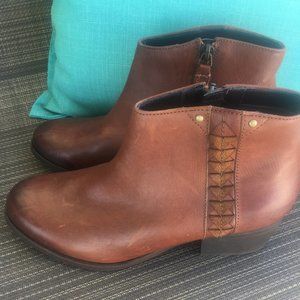 Clarks Leather Bootie Size 8M ; Maypearl Fawn NWOB